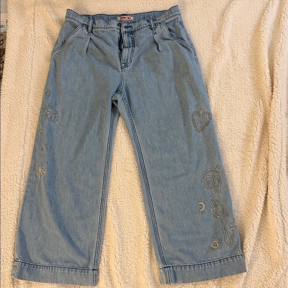 Johnny Was Light Wash Embroidered Jeans S 31